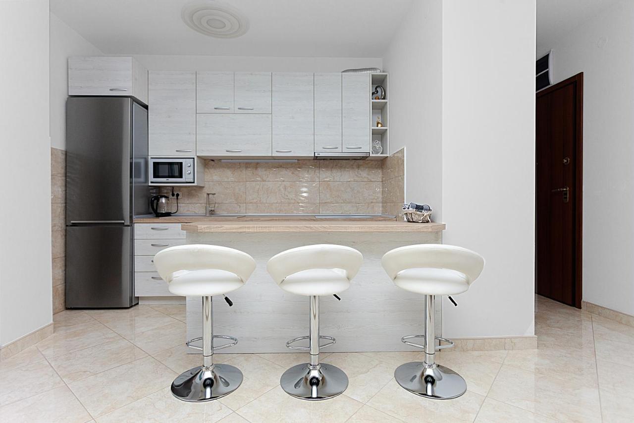 Three Bedroom Spacious Apartment Anatolia 부드바 외부 사진