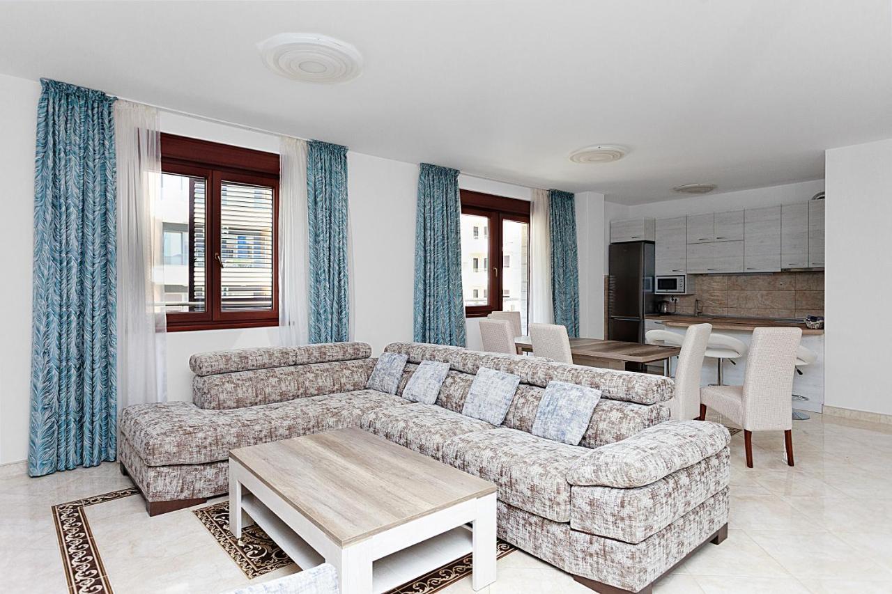 Three Bedroom Spacious Apartment Anatolia 부드바 외부 사진